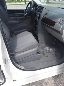 2010 Chrysler Town & Country Touring   - Photo 9 - Davenport, IA 52802