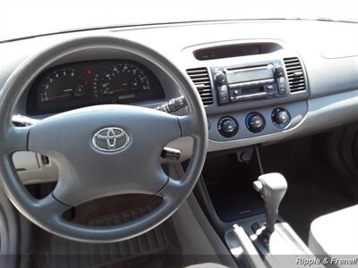 2003 Toyota Camry LE   - Photo 4 - Davenport, IA 52802