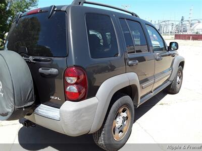 2006 Jeep Liberty Sport Sport 4dr SUV   - Photo 11 - Davenport, IA 52802