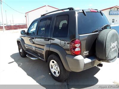 2006 Jeep Liberty Sport Sport 4dr SUV   - Photo 9 - Davenport, IA 52802