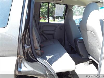 2006 Jeep Liberty Sport Sport 4dr SUV   - Photo 12 - Davenport, IA 52802