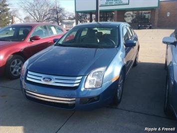 2009 Ford Fusion SE   - Photo 1 - Davenport, IA 52802