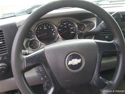 2007 Chevrolet Silverado 2500 Work Truck   - Photo 9 - Davenport, IA 52802