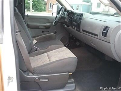 2007 Chevrolet Silverado 2500 Work Truck   - Photo 11 - Davenport, IA 52802
