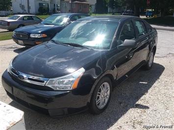 2009 Ford Focus SE   - Photo 1 - Davenport, IA 52802