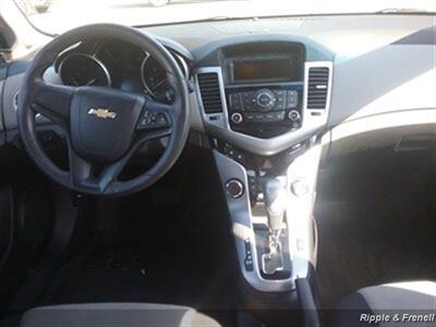 2011 Chevrolet Cruze LS   - Photo 12 - Davenport, IA 52802