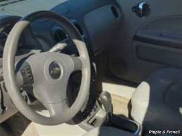 2008 Chevrolet HHR LS - Photo 3 - Davenport, IA 52802