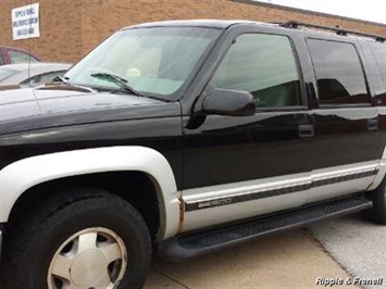 1996 GMC Suburban K1500 4dr K1500   - Photo 2 - Davenport, IA 52802