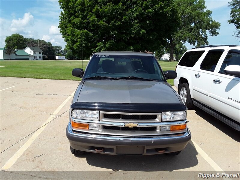 2001 Chevrolet S-10 LS 4dr Crew Cab LS   - Photo 1 - Davenport, IA 52802