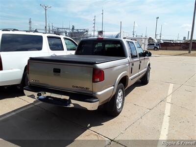 2001 Chevrolet S-10 LS 4dr Crew Cab LS   - Photo 8 - Davenport, IA 52802