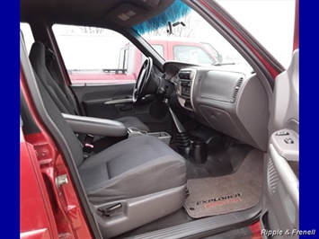 2002 Ford Explorer Sport Trac Value   - Photo 12 - Davenport, IA 52802