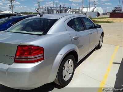 2010 Dodge Avenger SXT   - Photo 9 - Davenport, IA 52802