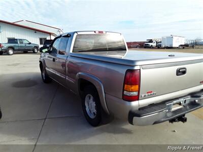 1999 GMC Sierra 1500 SLE   - Photo 8 - Davenport, IA 52802