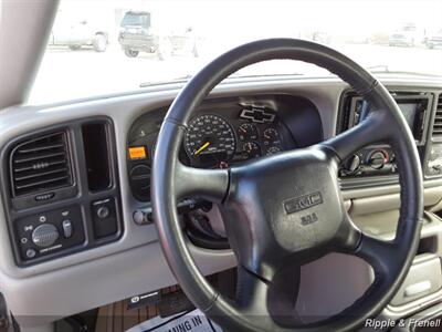 1999 GMC Sierra 1500 SLE   - Photo 6 - Davenport, IA 52802