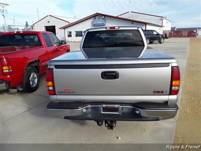 1999 GMC Sierra 1500 SLE   - Photo 9 - Davenport, IA 52802