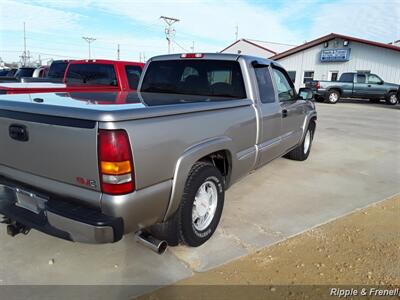 1999 GMC Sierra 1500 SLE   - Photo 10 - Davenport, IA 52802