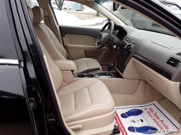 2006 Ford Fusion V6 SEL   - Photo 8 - Davenport, IA 52802