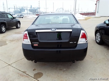 2006 Ford Fusion V6 SEL   - Photo 5 - Davenport, IA 52802