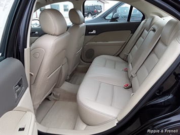 2006 Ford Fusion V6 SEL   - Photo 10 - Davenport, IA 52802