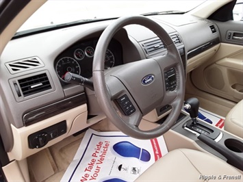 2006 Ford Fusion V6 SEL   - Photo 12 - Davenport, IA 52802