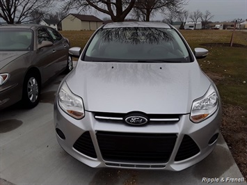 2013 Ford Focus SE   - Photo 1 - Davenport, IA 52802