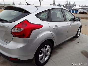 2013 Ford Focus SE   - Photo 6 - Davenport, IA 52802