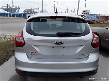 2013 Ford Focus SE   - Photo 5 - Davenport, IA 52802