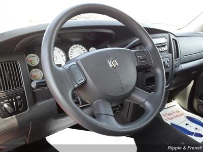 2005 Dodge Ram 1500 SLT 2dr Regular Cab SLT   - Photo 10 - Davenport, IA 52802