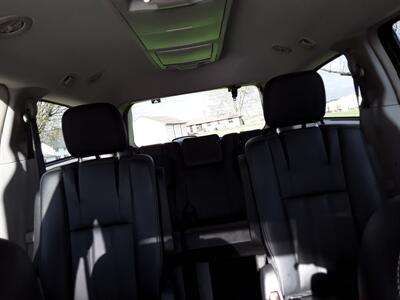 2016 Chrysler Town & Country Touring - Photo 6 - Davenport, IA 52802