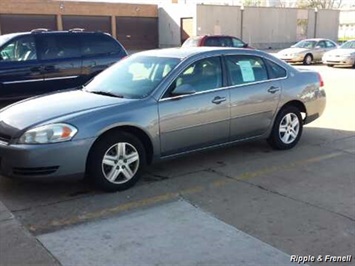 2006 Chevrolet Impala LT   - Photo 1 - Davenport, IA 52802