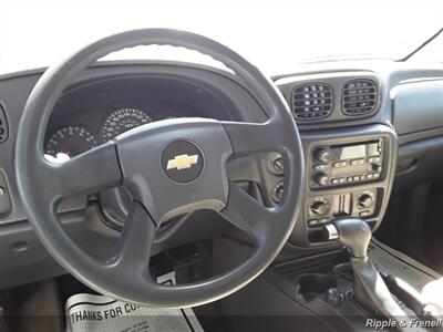 2005 Chevrolet TrailBlazer EXT LS   - Photo 5 - Davenport, IA 52802