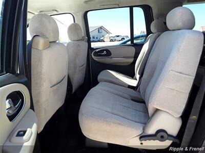 2005 Chevrolet TrailBlazer EXT LS   - Photo 7 - Davenport, IA 52802