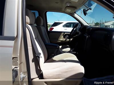2005 Chevrolet TrailBlazer EXT LS   - Photo 12 - Davenport, IA 52802
