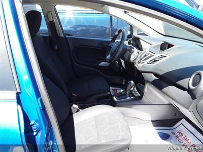 2011 Ford Fiesta SE   - Photo 8 - Davenport, IA 52802