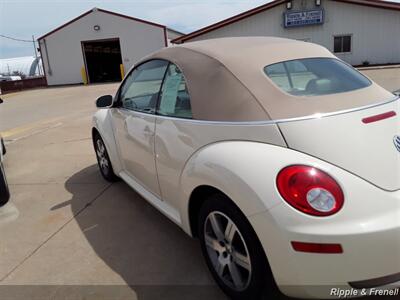 2006 Volkswagen New Beetle Convertible 2.5   - Photo 16 - Davenport, IA 52802