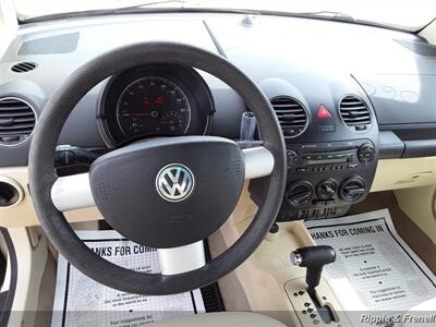 2006 Volkswagen New Beetle Convertible 2.5   - Photo 14 - Davenport, IA 52802