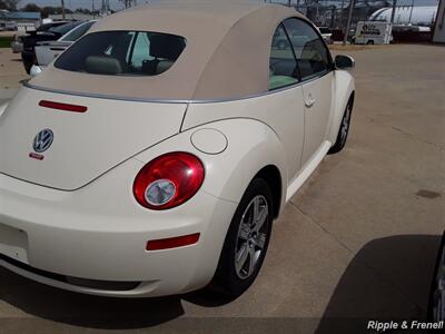 2006 Volkswagen New Beetle Convertible 2.5   - Photo 18 - Davenport, IA 52802