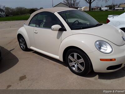 2006 Volkswagen New Beetle Convertible 2.5   - Photo 19 - Davenport, IA 52802