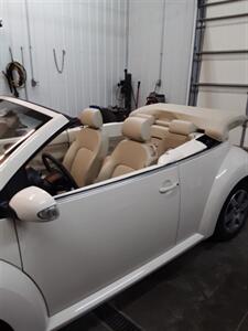 2006 Volkswagen New Beetle Convertible 2.5   - Photo 10 - Davenport, IA 52802