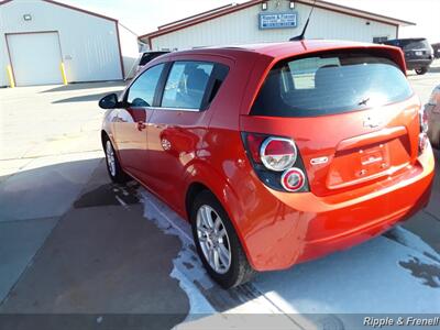 2013 Chevrolet Sonic LT Auto   - Photo 4 - Davenport, IA 52802