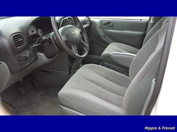 2007 Dodge Caravan SXT   - Photo 4 - Davenport, IA 52802