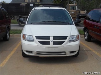 2007 Dodge Caravan SXT   - Photo 1 - Davenport, IA 52802