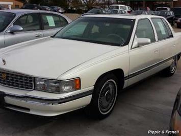 1995 Cadillac DeVille DeVille   - Photo 2 - Davenport, IA 52802