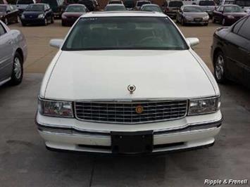 1995 Cadillac DeVille DeVille   - Photo 1 - Davenport, IA 52802