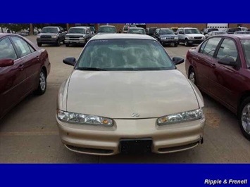 2001 Oldsmobile Intrigue GX   - Photo 1 - Davenport, IA 52802