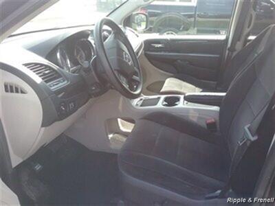 2014 Dodge Grand Caravan SXT   - Photo 8 - Davenport, IA 52802