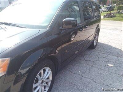 2014 Dodge Grand Caravan SXT   - Photo 3 - Davenport, IA 52802