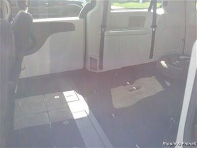 2014 Dodge Grand Caravan SXT   - Photo 9 - Davenport, IA 52802