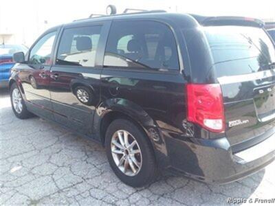 2014 Dodge Grand Caravan SXT   - Photo 7 - Davenport, IA 52802