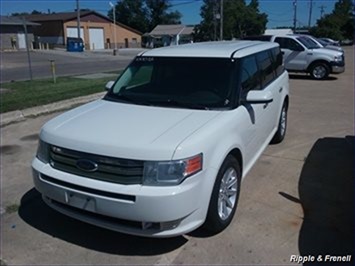 2010 Ford Flex SEL   - Photo 1 - Davenport, IA 52802